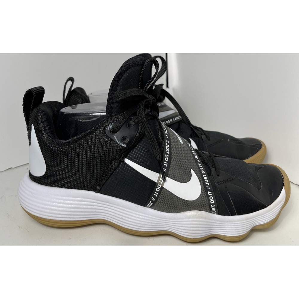 Nike Kyrie 4 Low Black White Cross Strap Basketball Sneakers 8.5 Indoor⁠ Use Onl